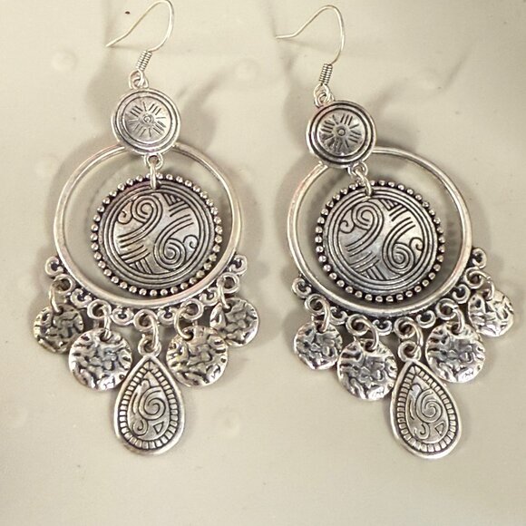Boho Style Silver-Tone Chandelier Earrings Tribal Engraved Discs Teardrop Charms - Picture 14 of 16